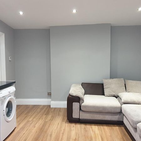 Lovely 1 Bedroom Flat High Barnet 3 Mins Away Dış mekan fotoğraf